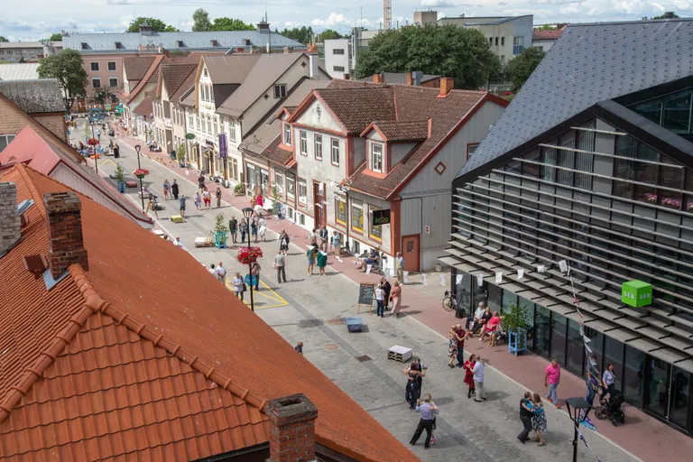 [eel]arvamusfestivali teine päev Viljandi Tartu tänaval.