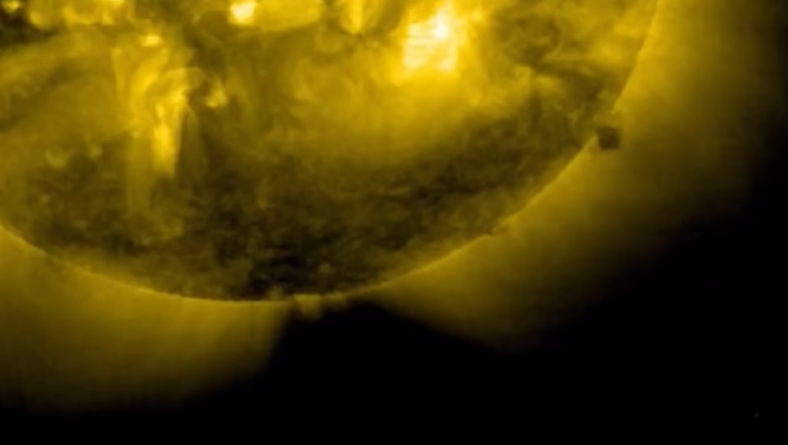 Vandenõuteoreetik märkas Päikesest väljumas musta kuupi.