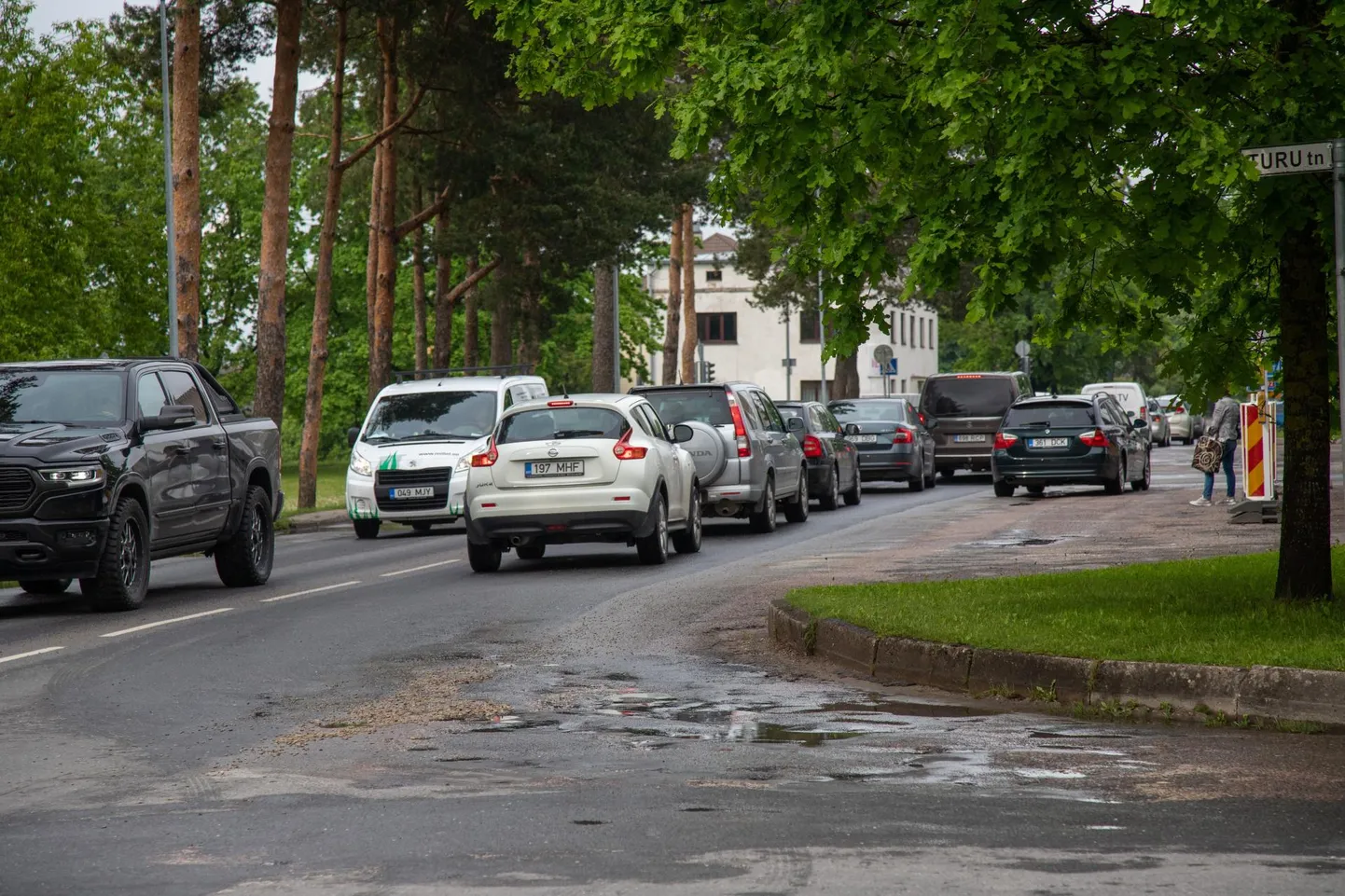 Linnavalitsus kuulutas välja riigihanke jalg- ja jalgrattateede ehitamiseks Leola tänava Nurme ja Tallinna tänava vahelisel lõigul.