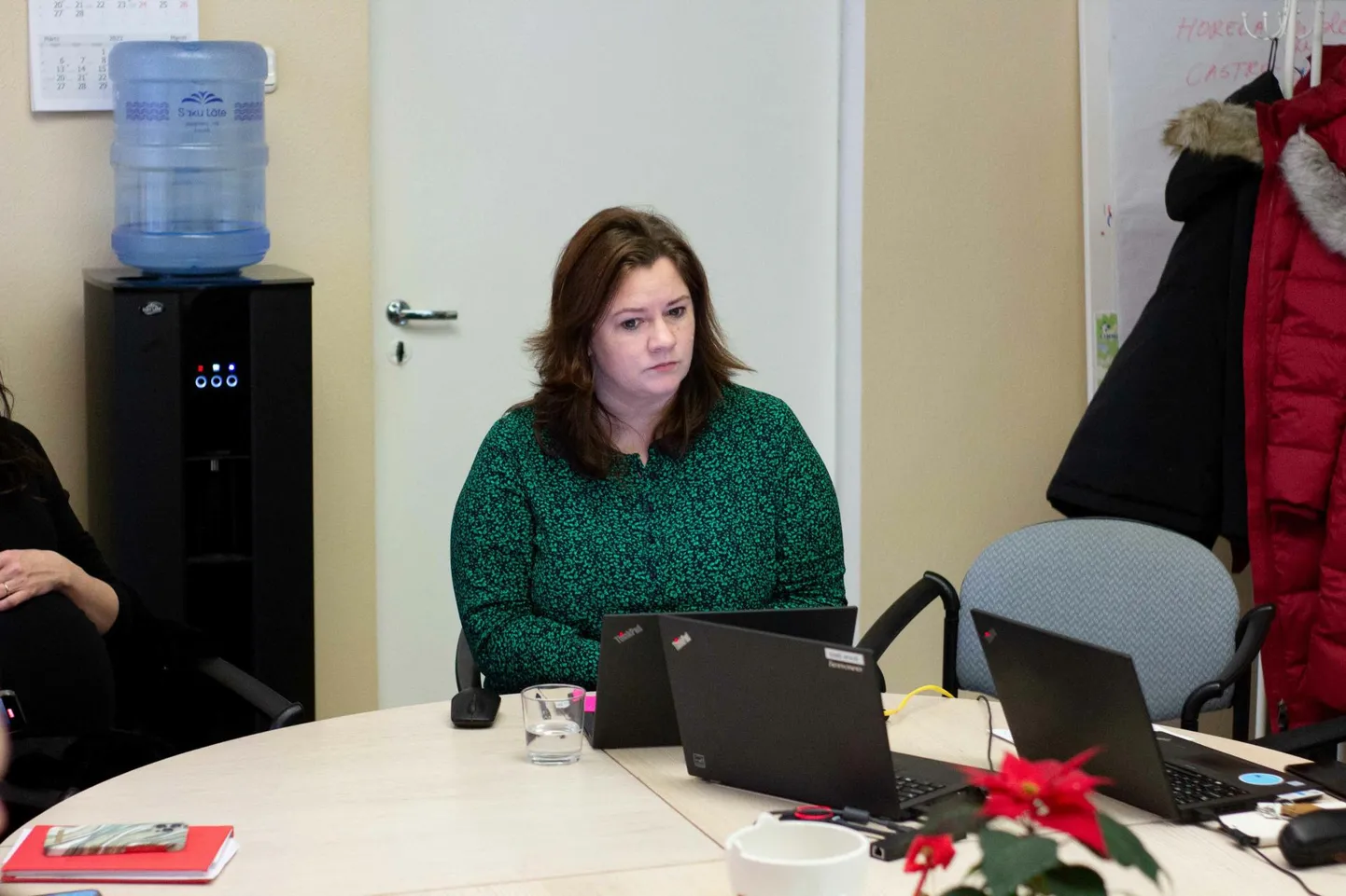 Umbusaldusavalduse saanud Valga vallavanem Monika Rogenbaum tõdes, et probleeme esineb, aga nende juured on siiski kaugemal kui tema tegevuses.
