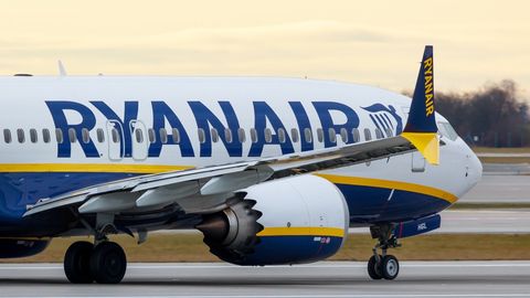 REISIMINE KERGEMAKS ⟩ Ryanair kaotab paberil pardakaardid