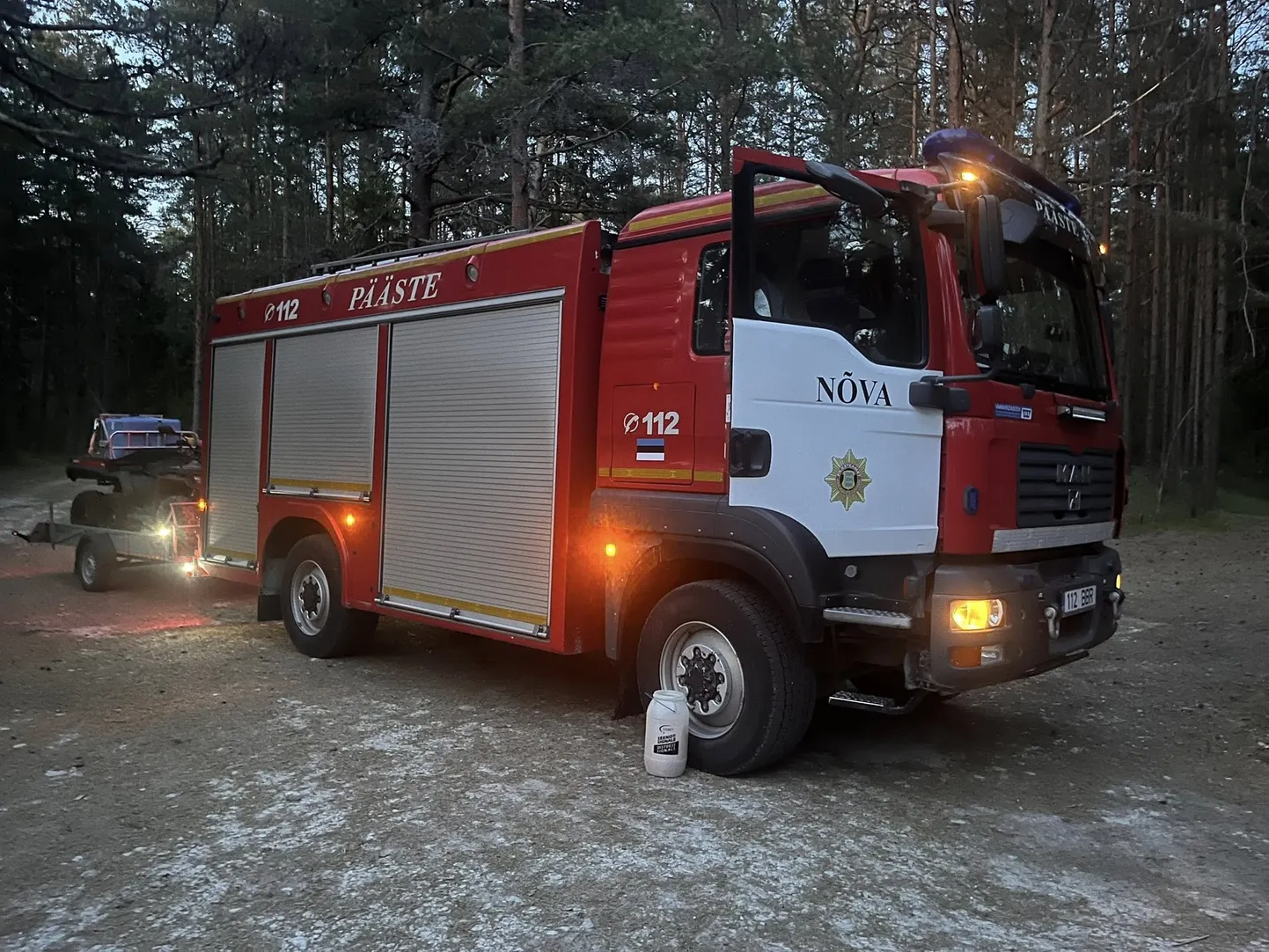 Nõva päästekomando päästemasin.