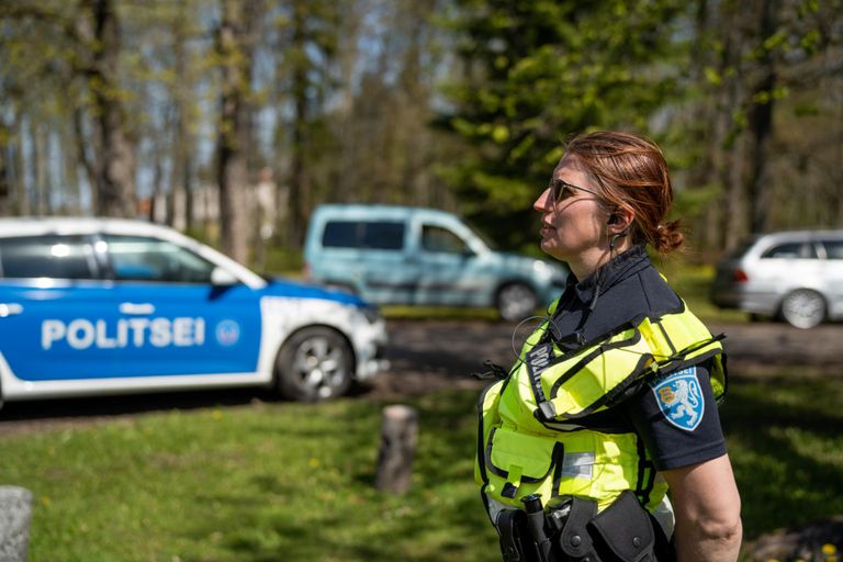 Piirkonnapolitseinik Evelin Engel-Lepp on ülitänulik kõigile vabatahtlikele, kes on tulnud appi kadunud inimest otsima.