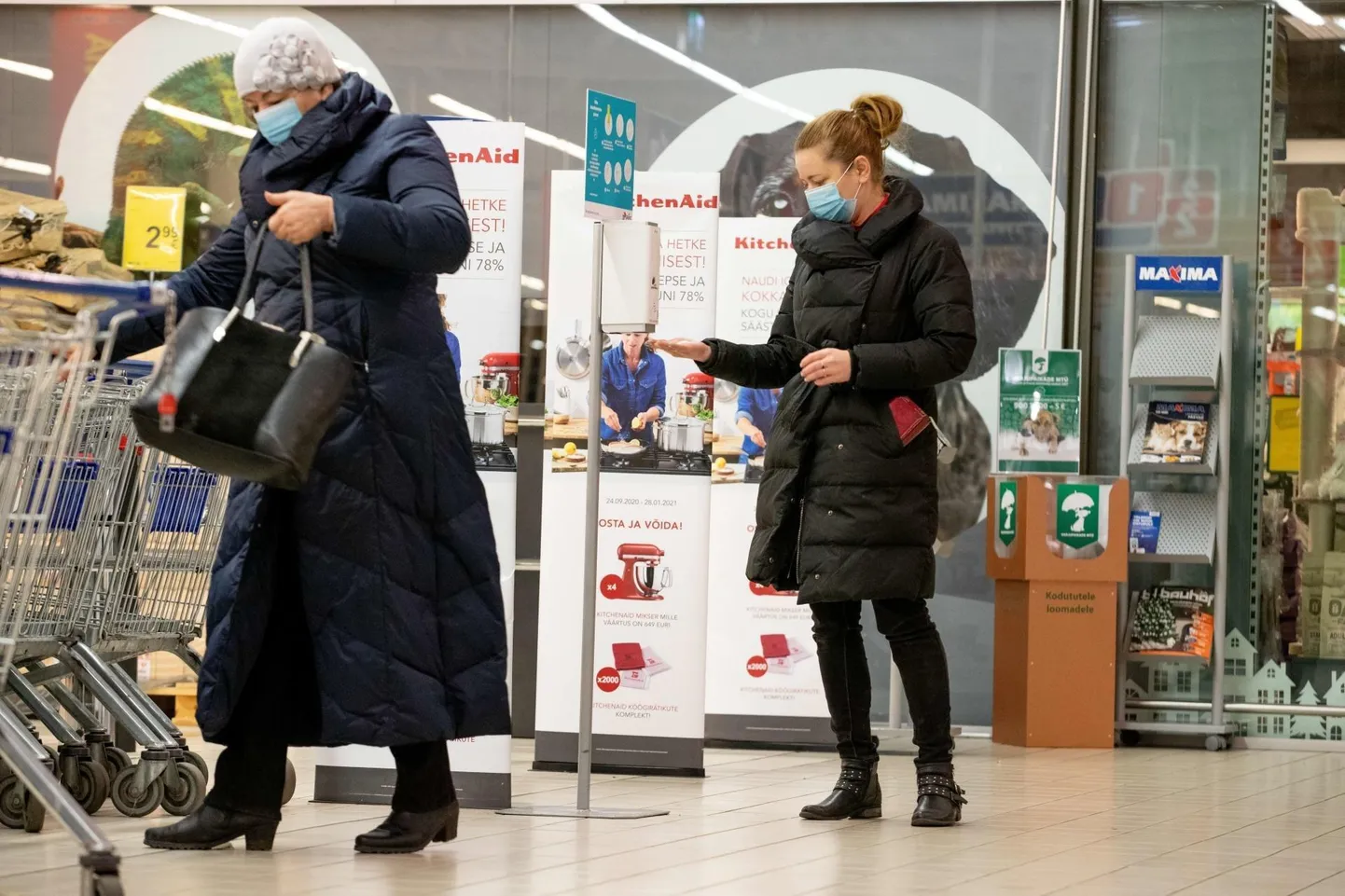 Avalikes siseruumides tuleb kanda kaitsemaski ja desinfitseerida käsi.