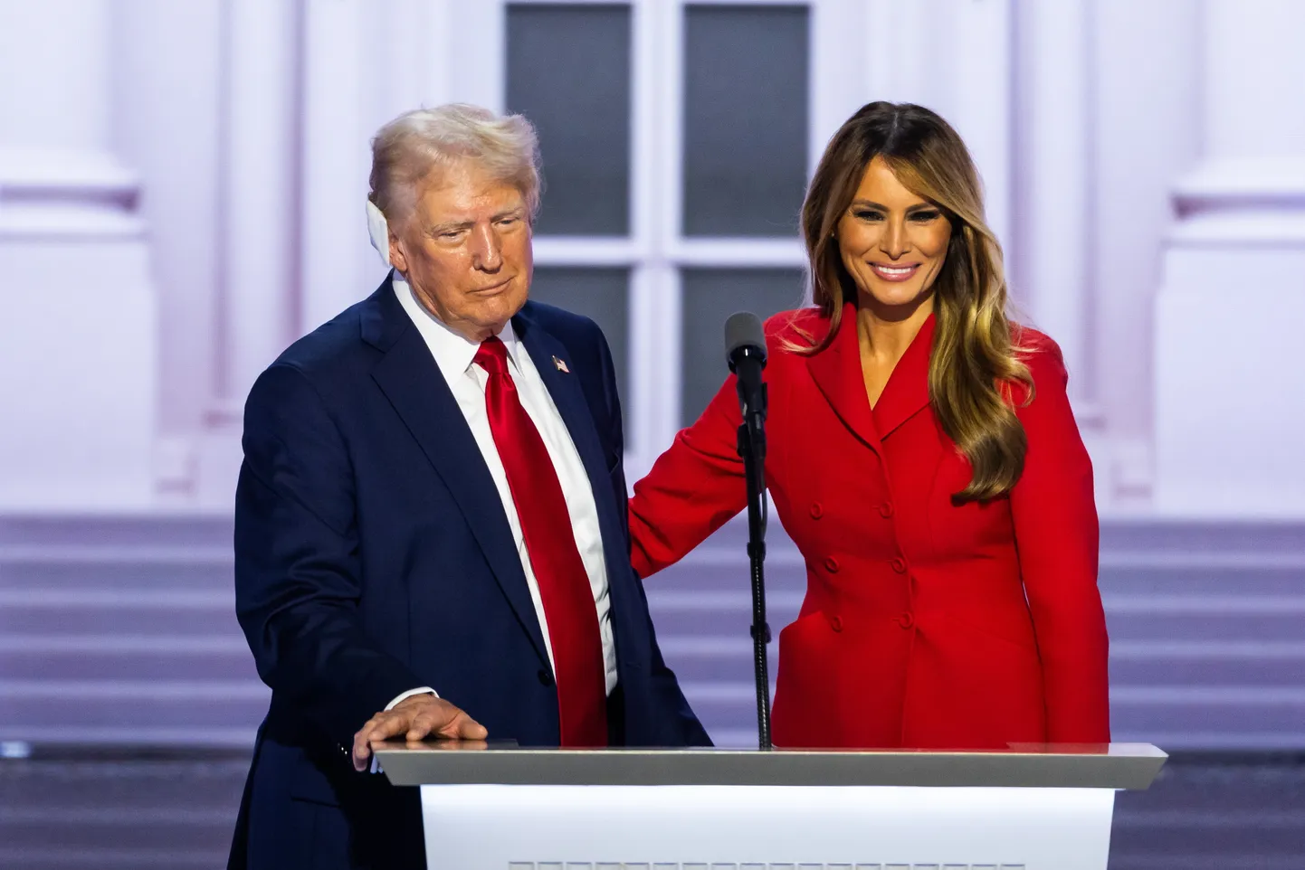 USA vabariiklaste presidendikandidaat ja endine president Donald Trump ja endine esileedi Melania Trump 18. juulil 2024 Wisconsinis Milwaukees vabariiklaste rahvuskonvendil. Konvent toimus vaid paar päeva pärast seda, kui Donald Trumpi Pennsylvanias Butleris tulistati