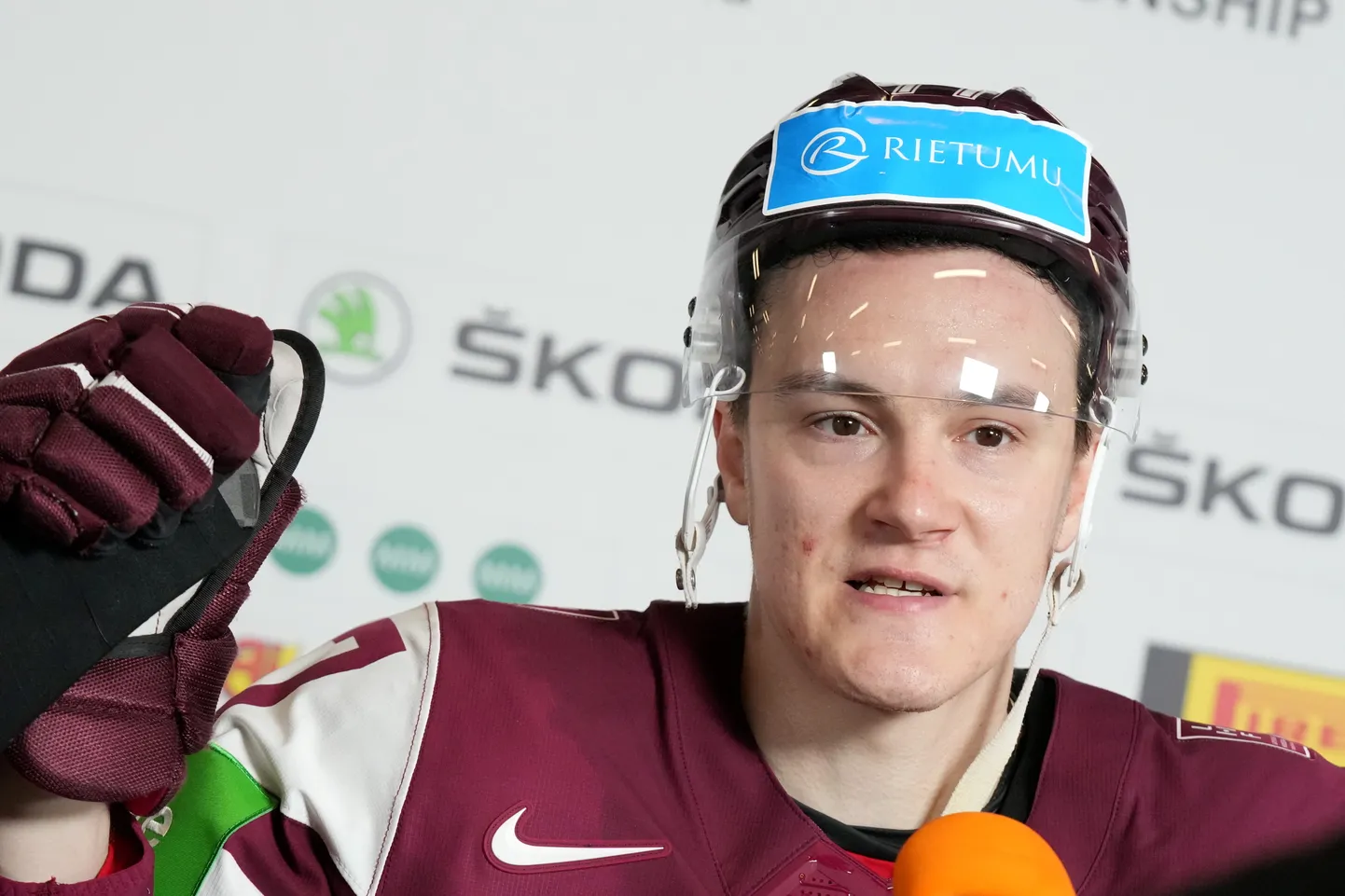 Latvijas hokeja izlases spēlētājs kristaps Zīle (nr.77)