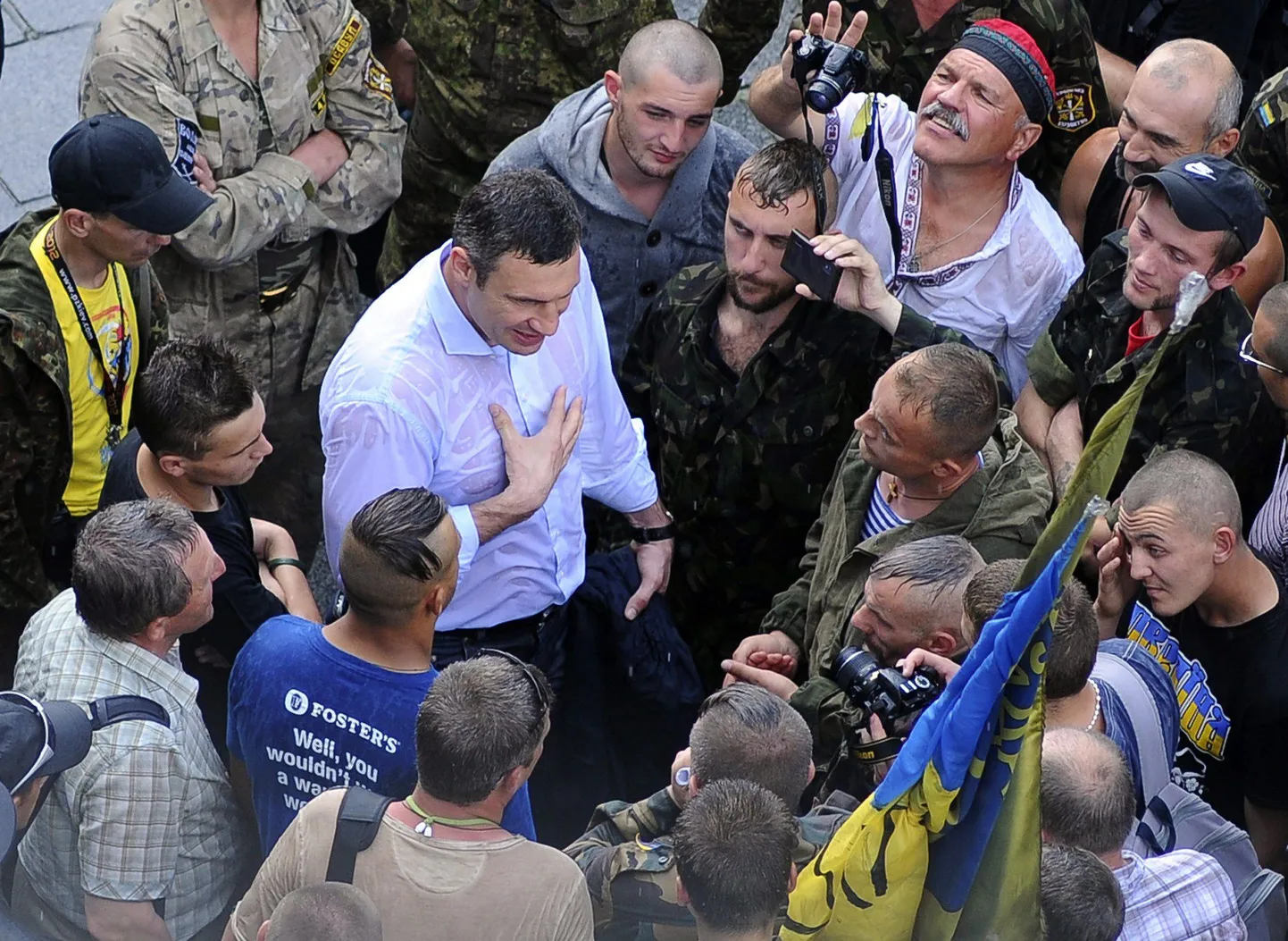 Виталий Кличко призвал участников «самообороны Майдана» освободить здание Киевсовета.