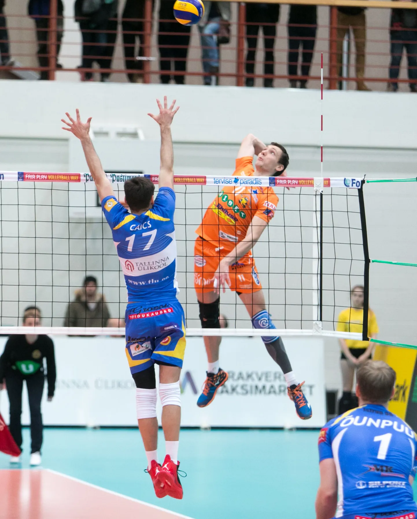 Pärnu liider Hindrek Pulk ja Rakvere võtmemängijad Artis Caics ning Andris Õunpuu.