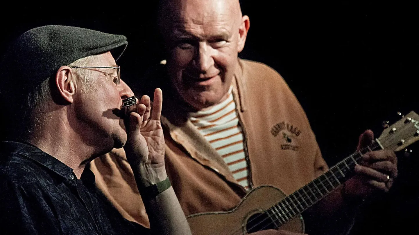 Harmonica festivali üks peaesinejatest – Steve Bakeri ja Julian Dawsoni duo.