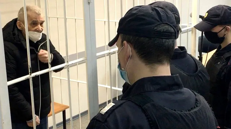 Юрий Дмитриев в зале суда.