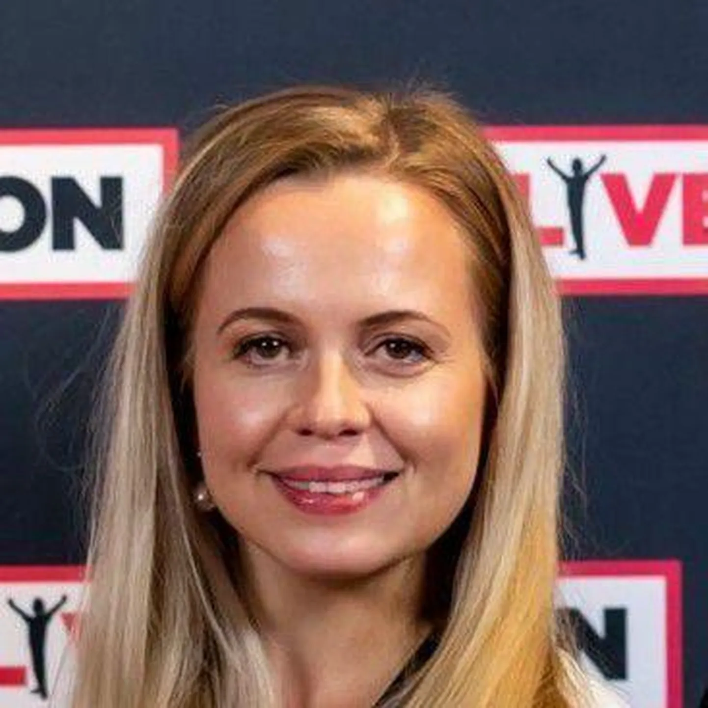 Nele-Liis Vaiksoo esineb koos Kunda Linnaorkestriga.