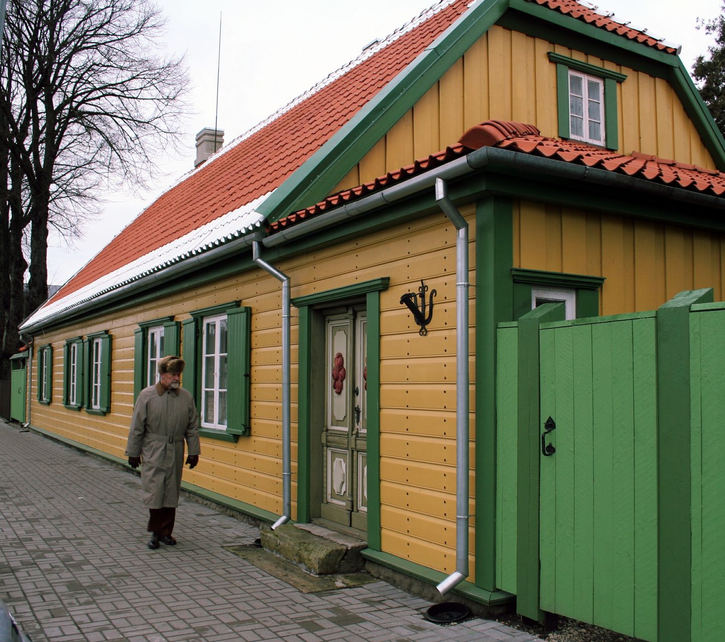 Papa Jannseni lähenevat suurt sünnijuubelit arvestades võiks linn käsile võtta Koidula muuseumi ja Vana-Pärnu kultuurikeskuse ühise aia.