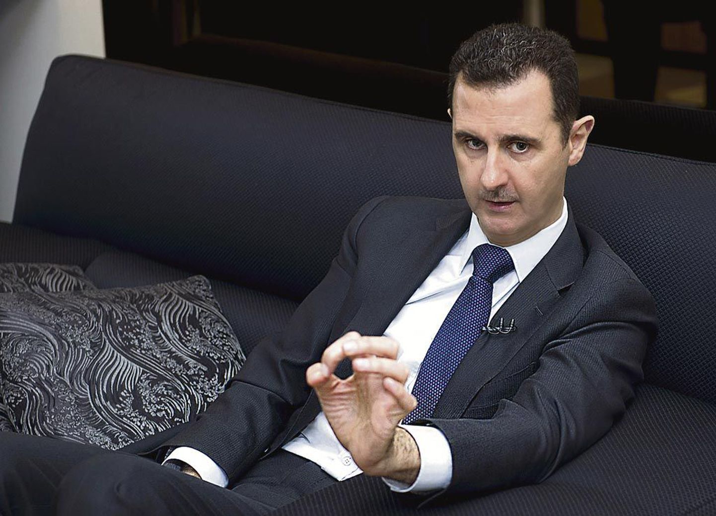 Süüria president Bashar al-Assad lubab, et Euroopal tuleb maksta kallist hinda Süüria opositsiooni relvastamise eest. Venemaa tarnib relvi Süüria valitsusele.