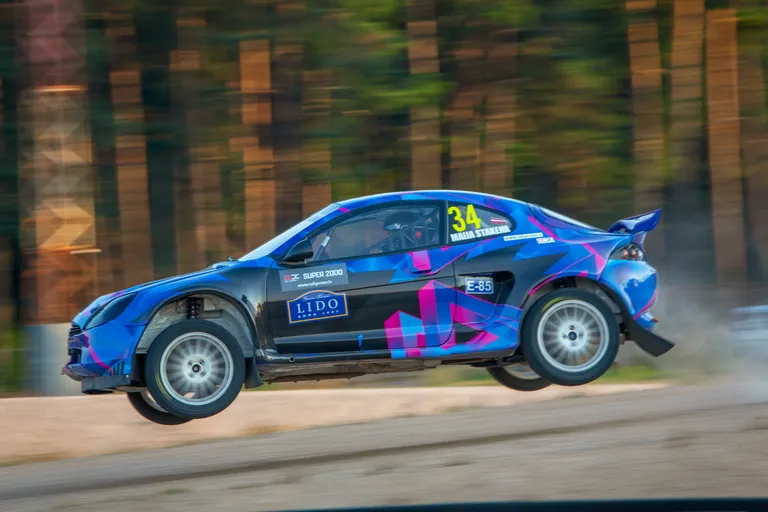 Rallijkrosa braucēja Maija Stakena Biķernieku trasē