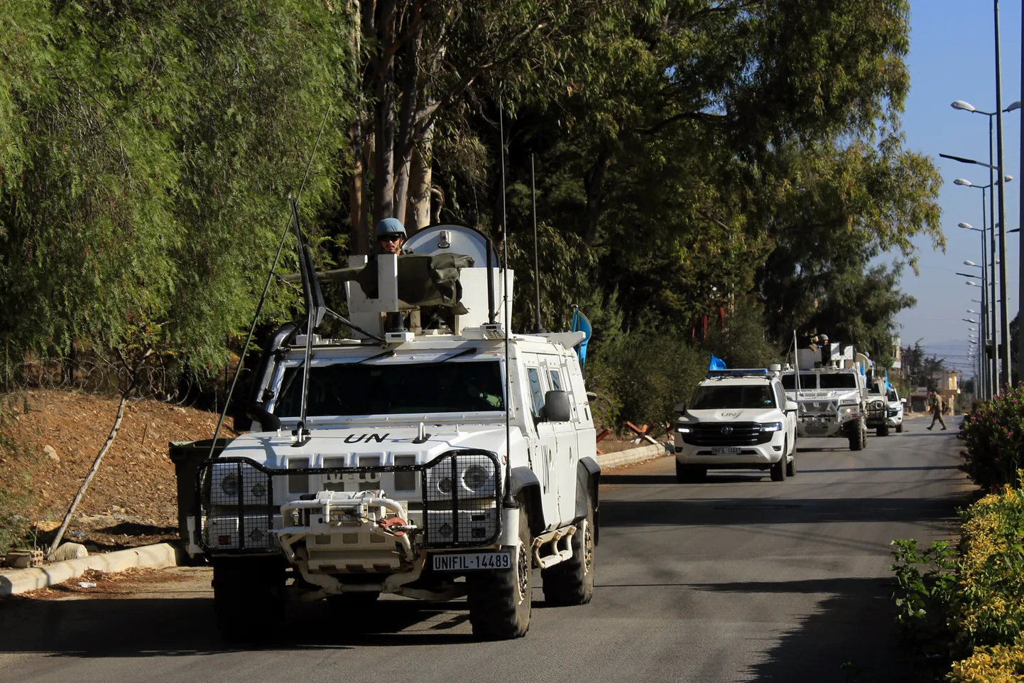 Sel reedel, 11. oktoobril tehtud fotol patrullivad ÜRO rahuvalvemissiooni Liibanonis (UNIFIL) panustavad Hispaania sinikiivrid Lõuna-Liibanonis Qliyaa külas.