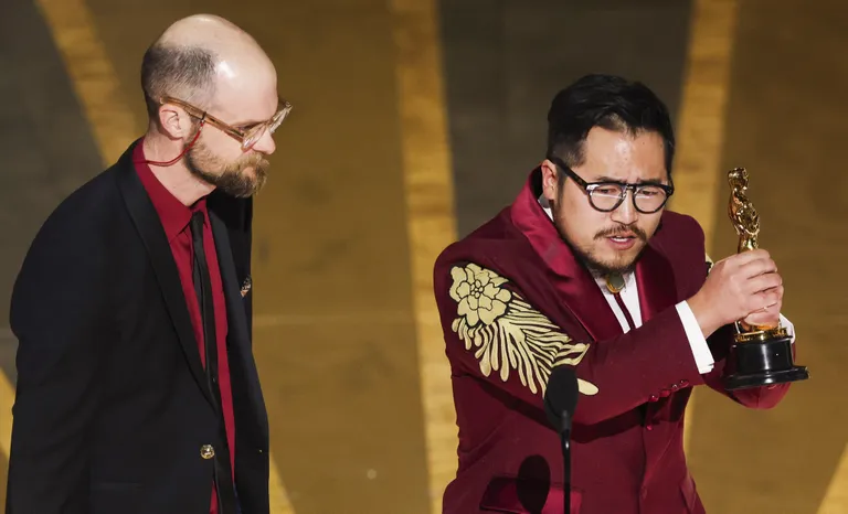 Daniel Kwan ja Daniel Scheinert (ehk Danielid) said Oscari nii parima stsenaariumi kui lavastajatöö eest.
