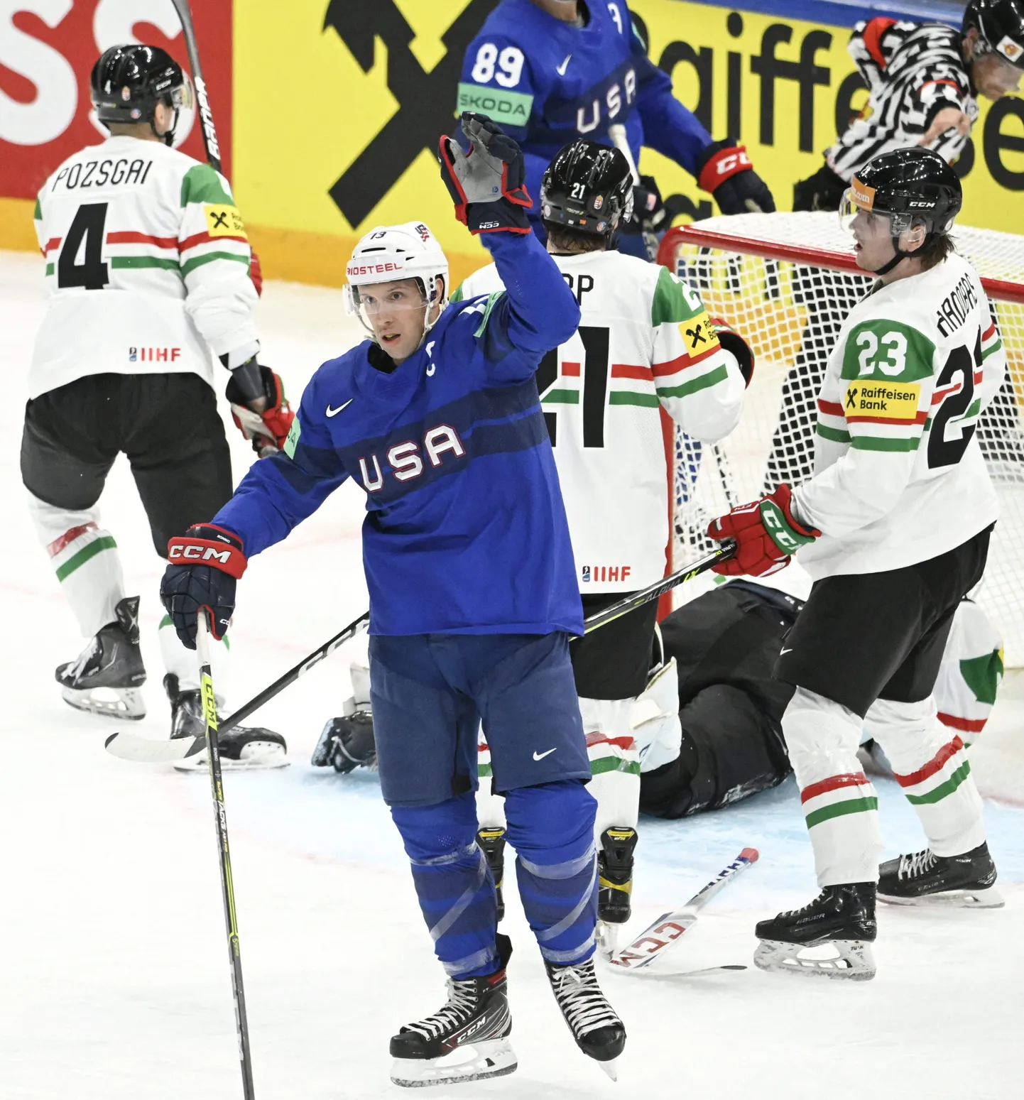 Nick Bonino (keskel) lõi USA koondise eest täna kaks väravat.