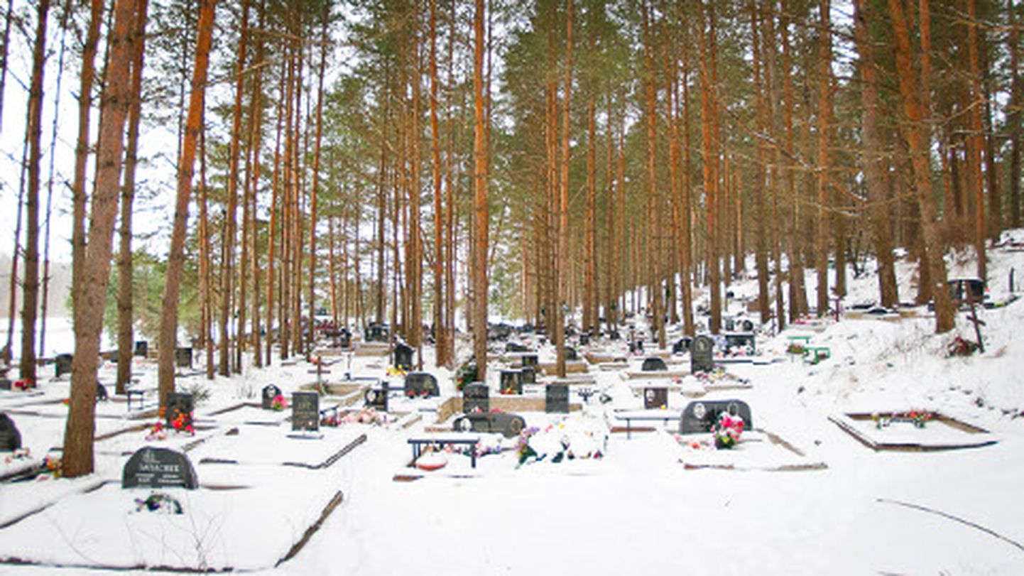 Riigiküla kalmistul küsitakse hauaplatsi kasutusõiguse tasu 110 eurot iga haua kohta hauaplatsil
