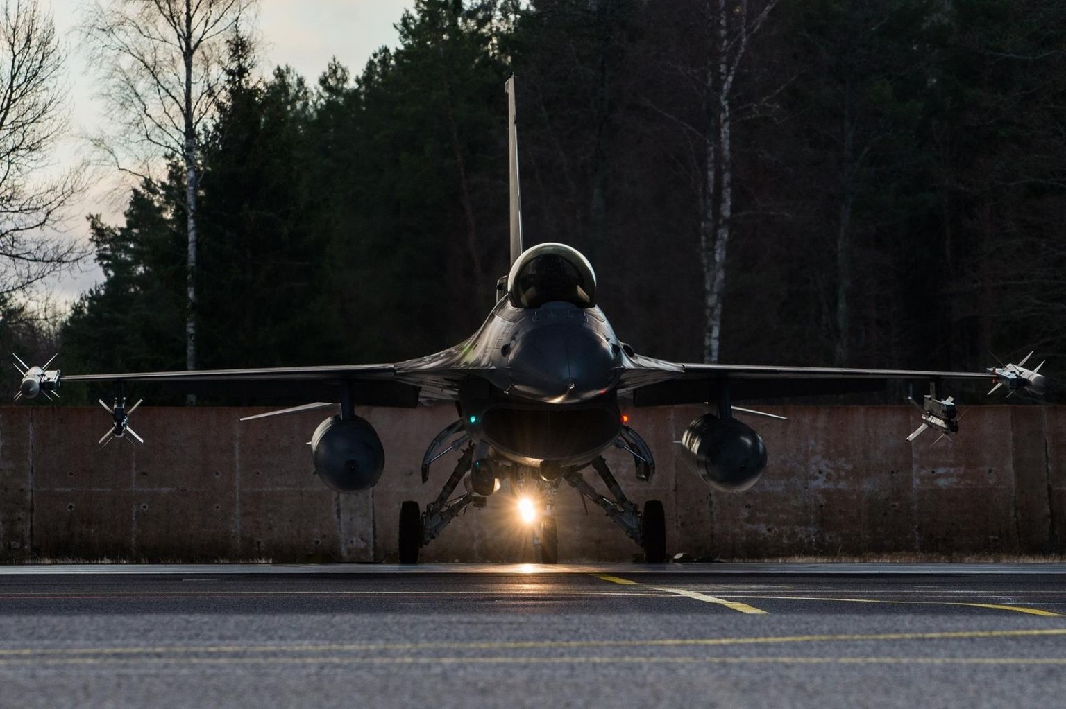 28. veebruarist 5. märtsini teevad Eesti kohal madallende Belgia õhuväe piloodid hävituslennukitel F-16.