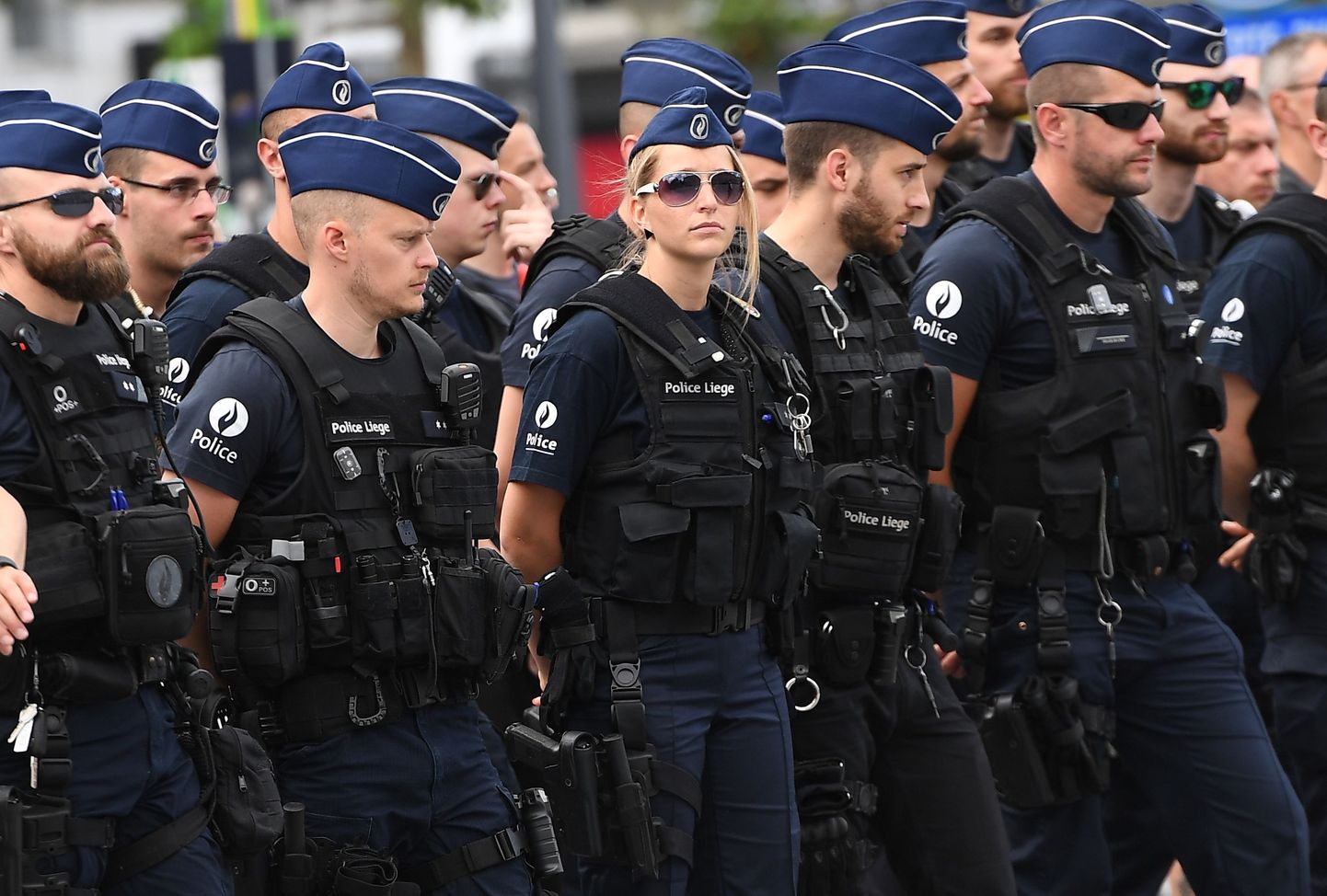 Belgia politseinikud tapetud kolleegide mälestusteenistusel.