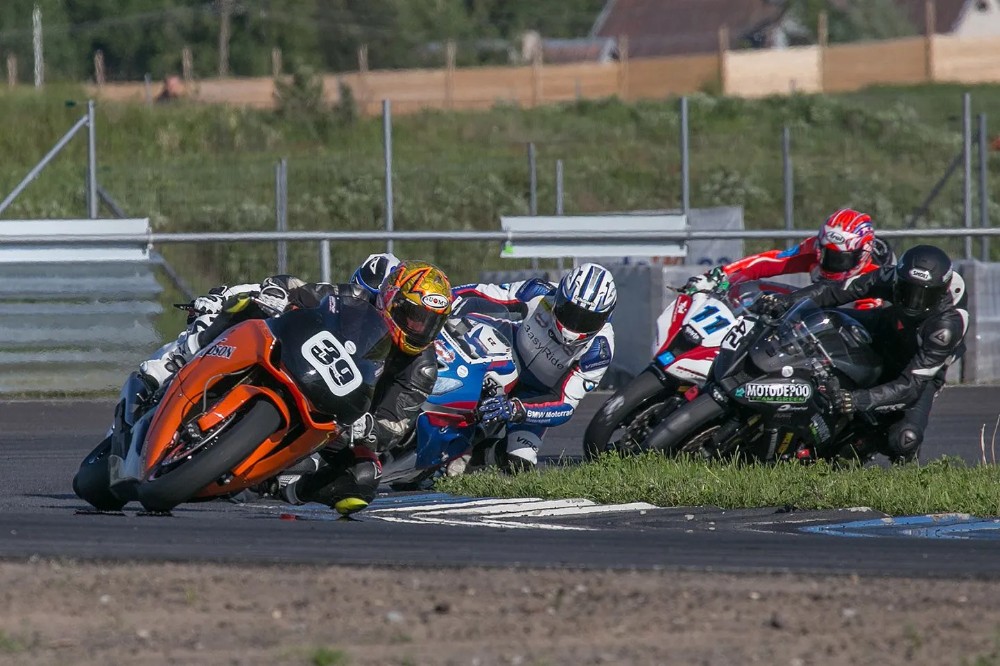 Superbike klassi sõit avaetapil auto24ringil.