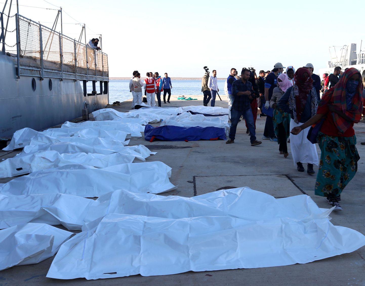 Hukkunud migrantide surnukehad Tripolis.