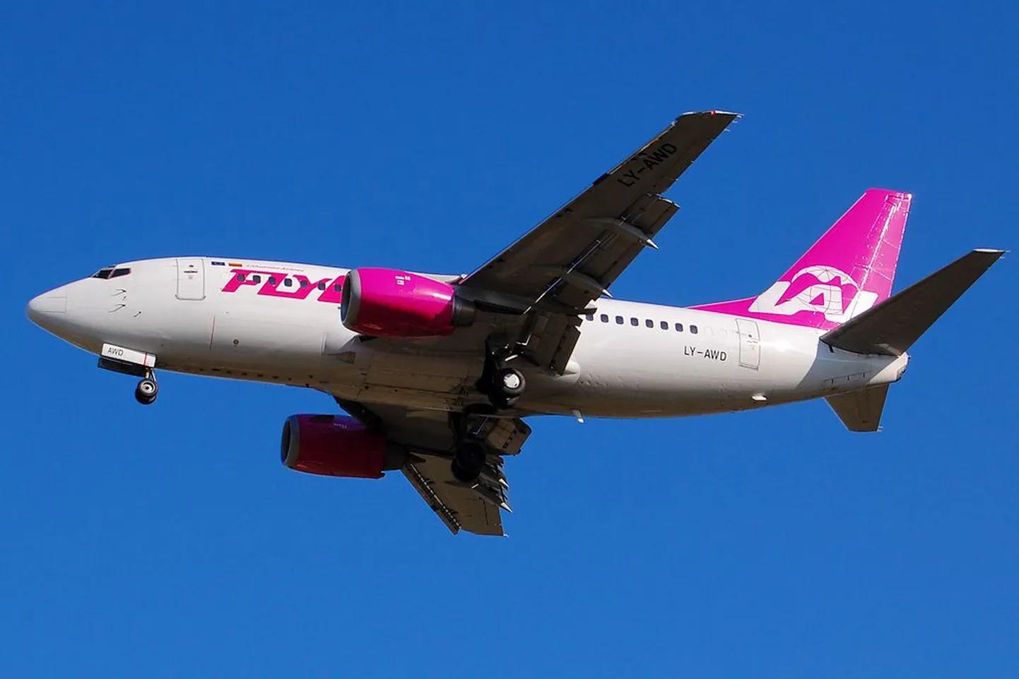 Leedu firmale FlyLAL kuuluv Boeing 737-500