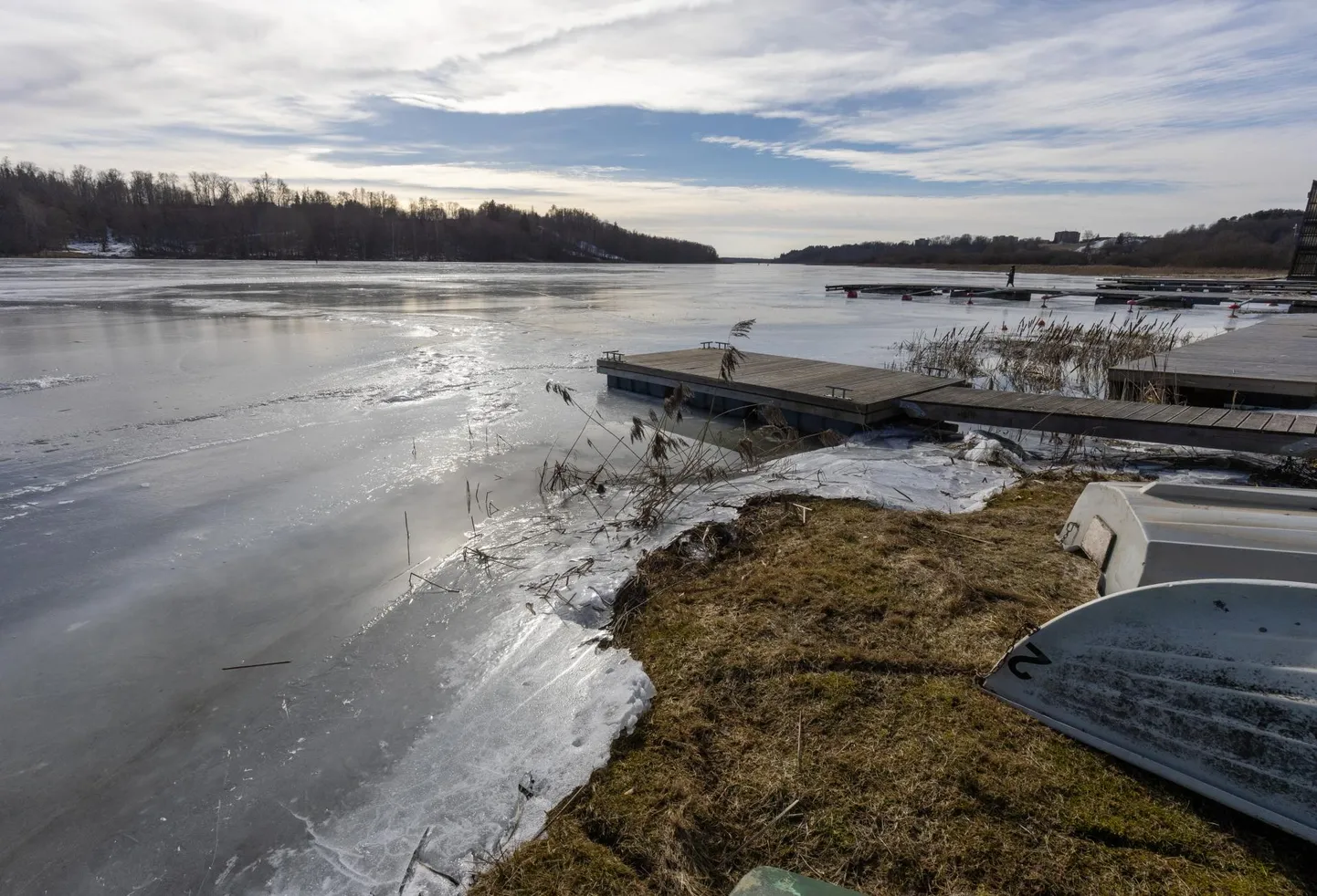 Pealtnäha turvaline jää võib osutuda petlikult muredaks ka Viljandi järvel.