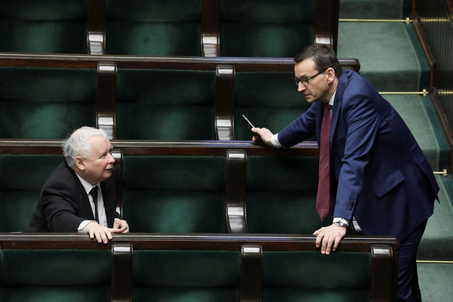 Seaduse ja Õigluse liider Jarosław Kaczyński ja Poola peaminister Mateusz Morawiecki Poola parlamendis 27. märts 2020.