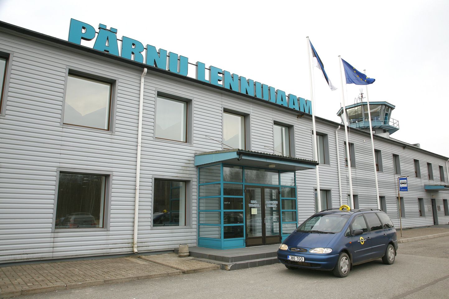 Pärnu lennujaama hoone.