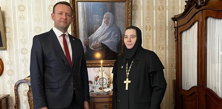 Бывший глава МВД Лаури Ляэнеметс и настоятельница Пюхтицкого Успенского ставропигиального женского монастыря игуменья Филарета.