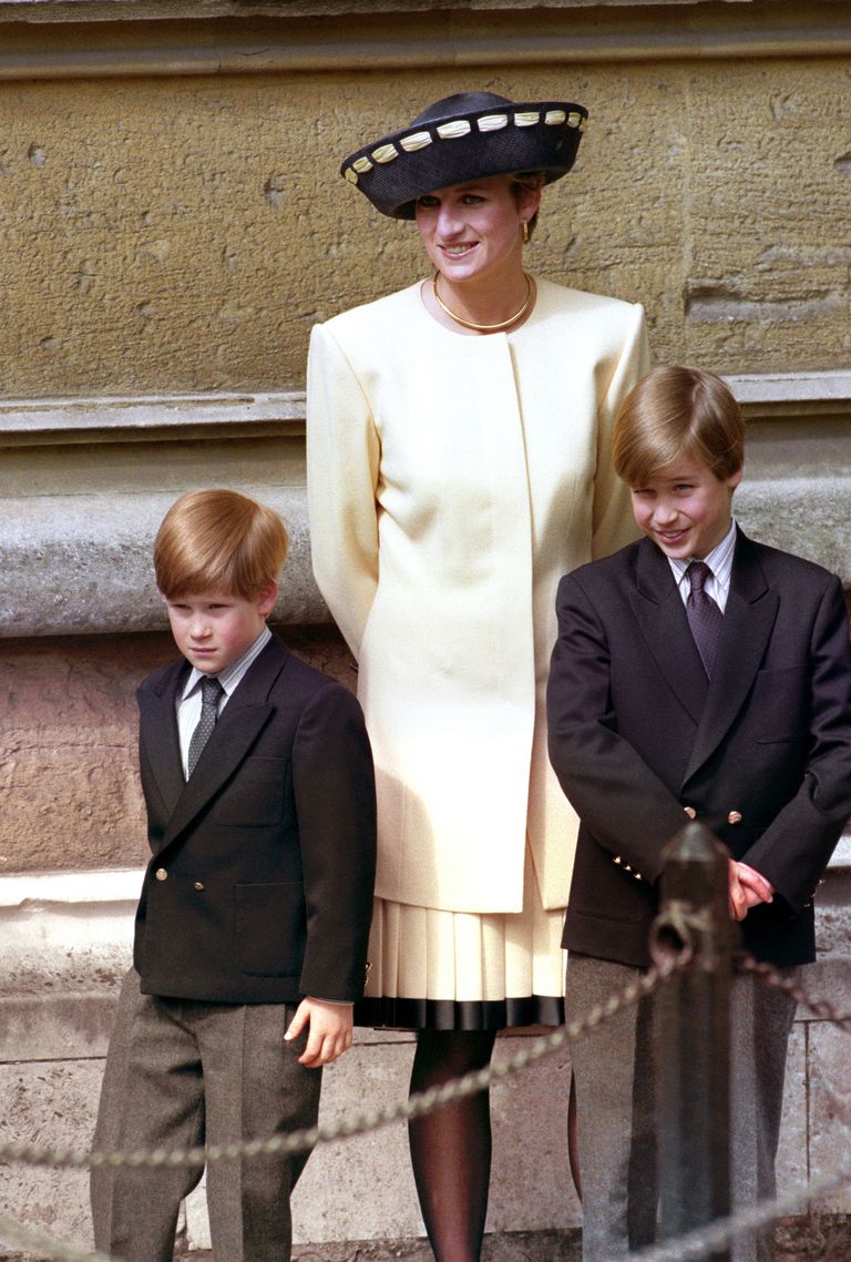 Printsess Diana oma kahe pojaga, paremal prints William ja vasakul prints Harry