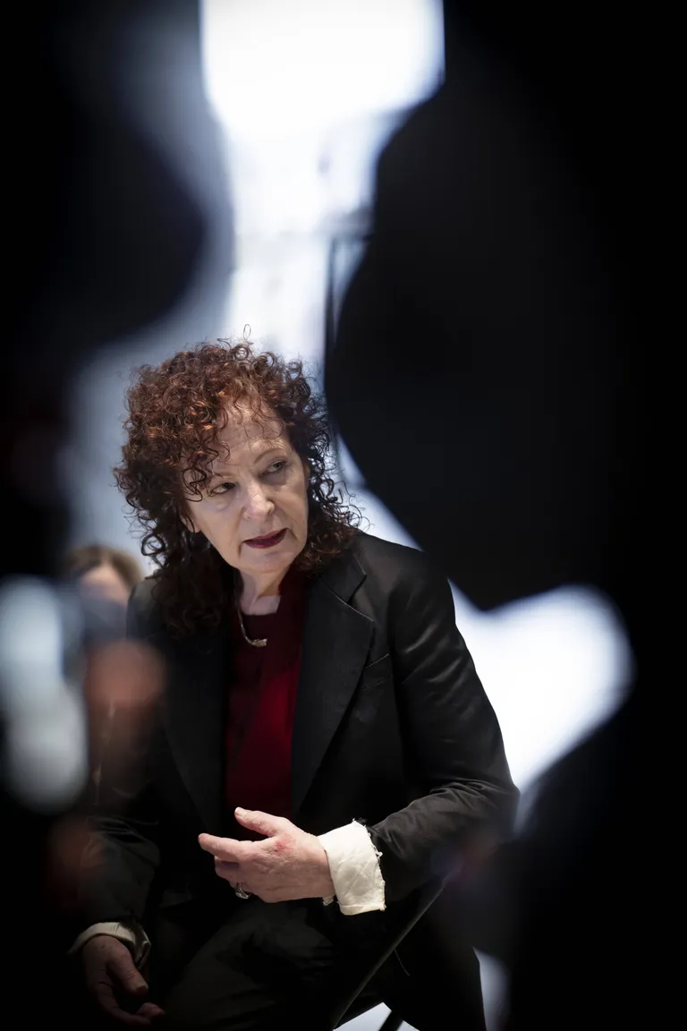 Kunstnik Nan Goldin näituse avamisel Saksamaal.