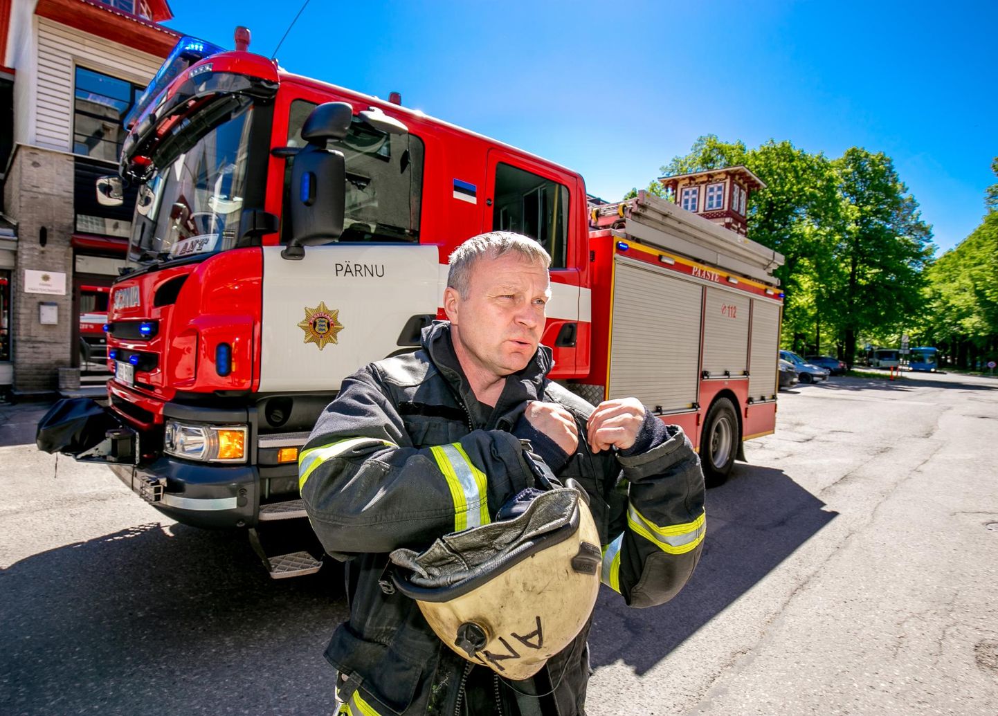 Päästja, päästeauto juht ja päästeautojuhtide õppejõud Antti Lääts on andnud Pärnu Postimehele põhjaliku ülevaate, kuidas selle ala inimesed liiklevad.