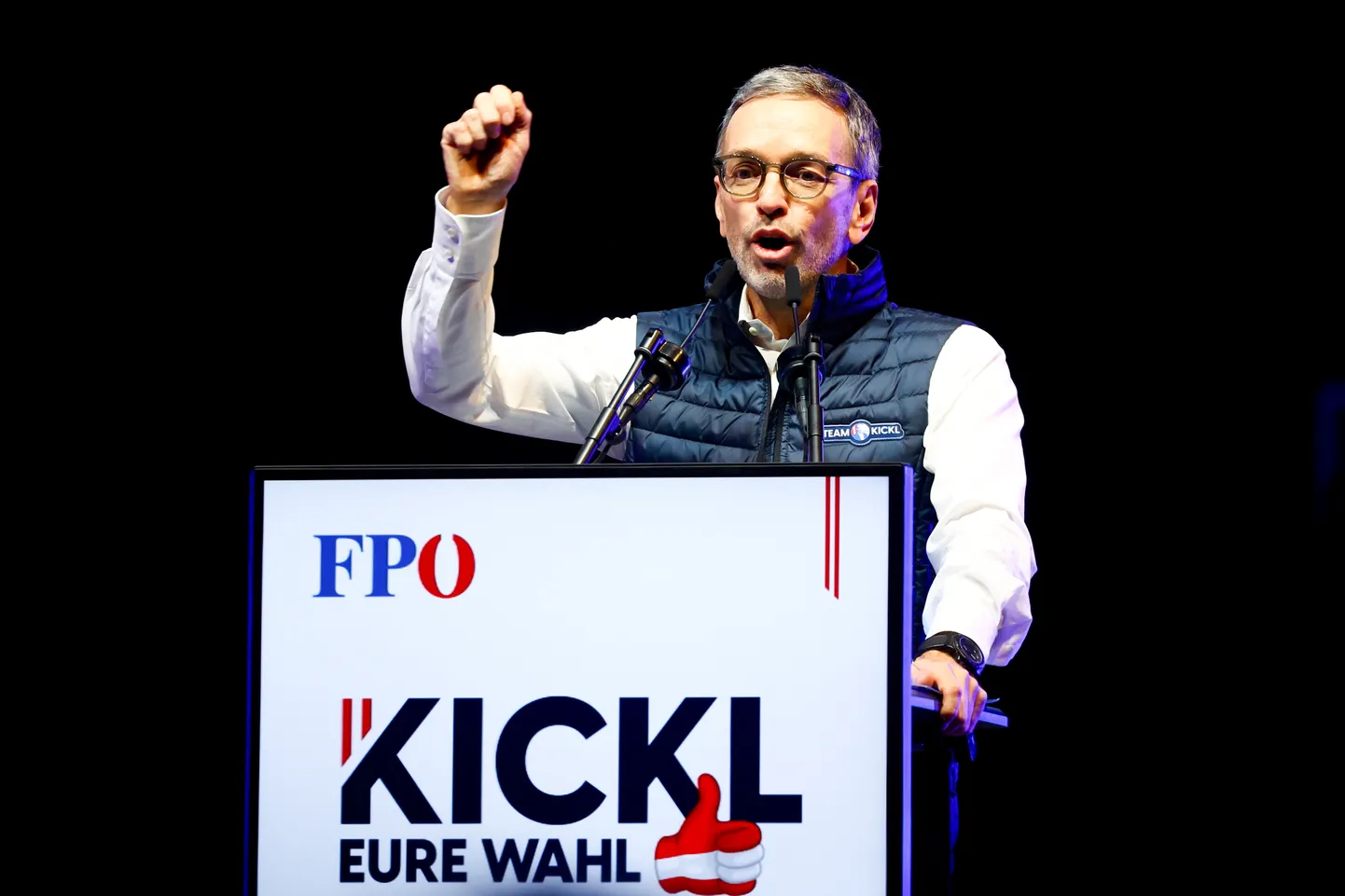 Mitmes valimiseelses küsitluses esikohale kerkinud paremäärmusliku Austria Vabaduspartei (FPÖ) esimees Herbert Kickl reedel, 27. septembril Viinis peetud valimisüritusel.