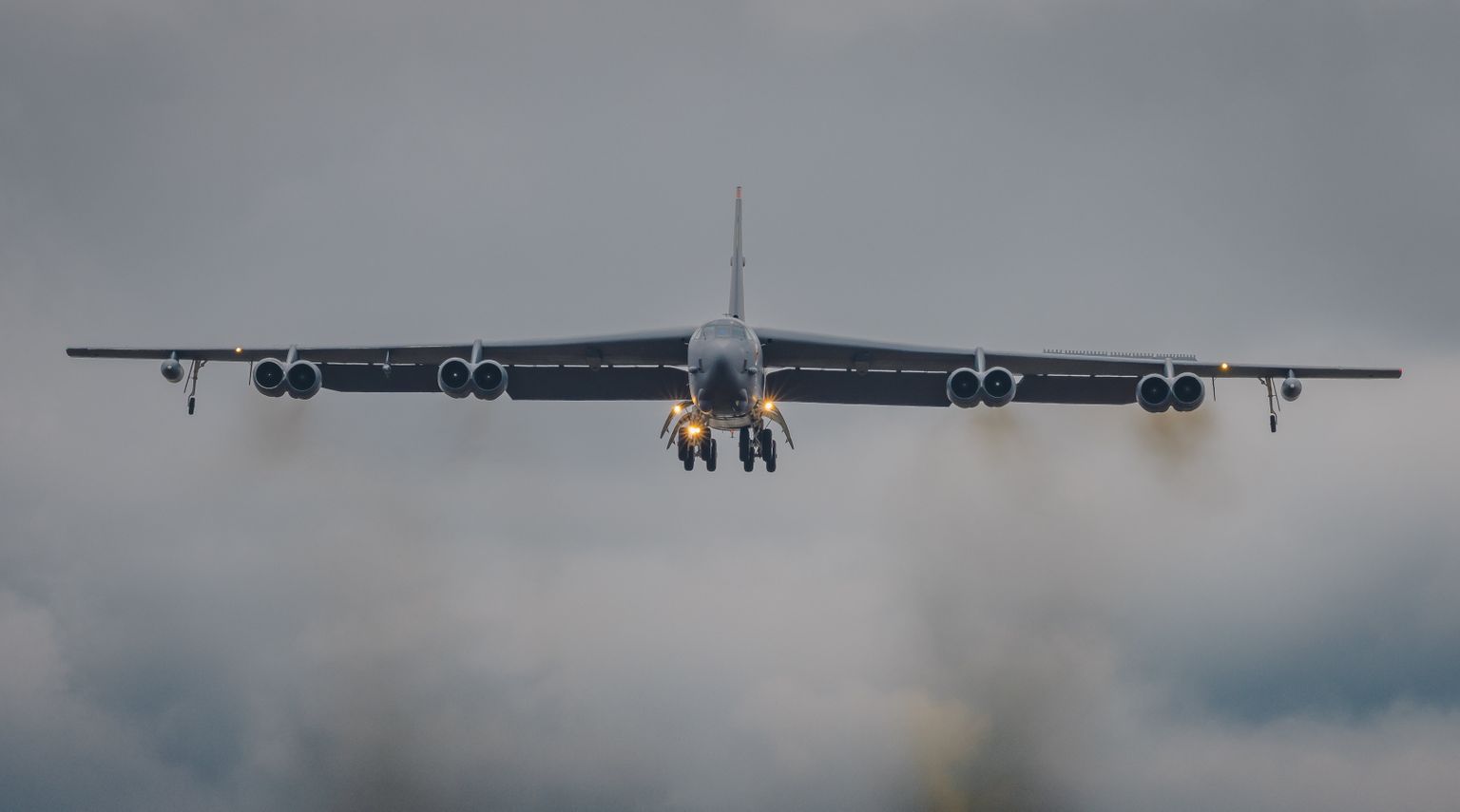 USA pommitaja B-52 Stratofortress lendas täna tükk aega Eesti kohal.
