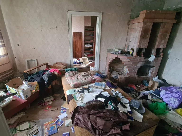 Беспорядок в одной из заброшенных квартир в Сиргала.
