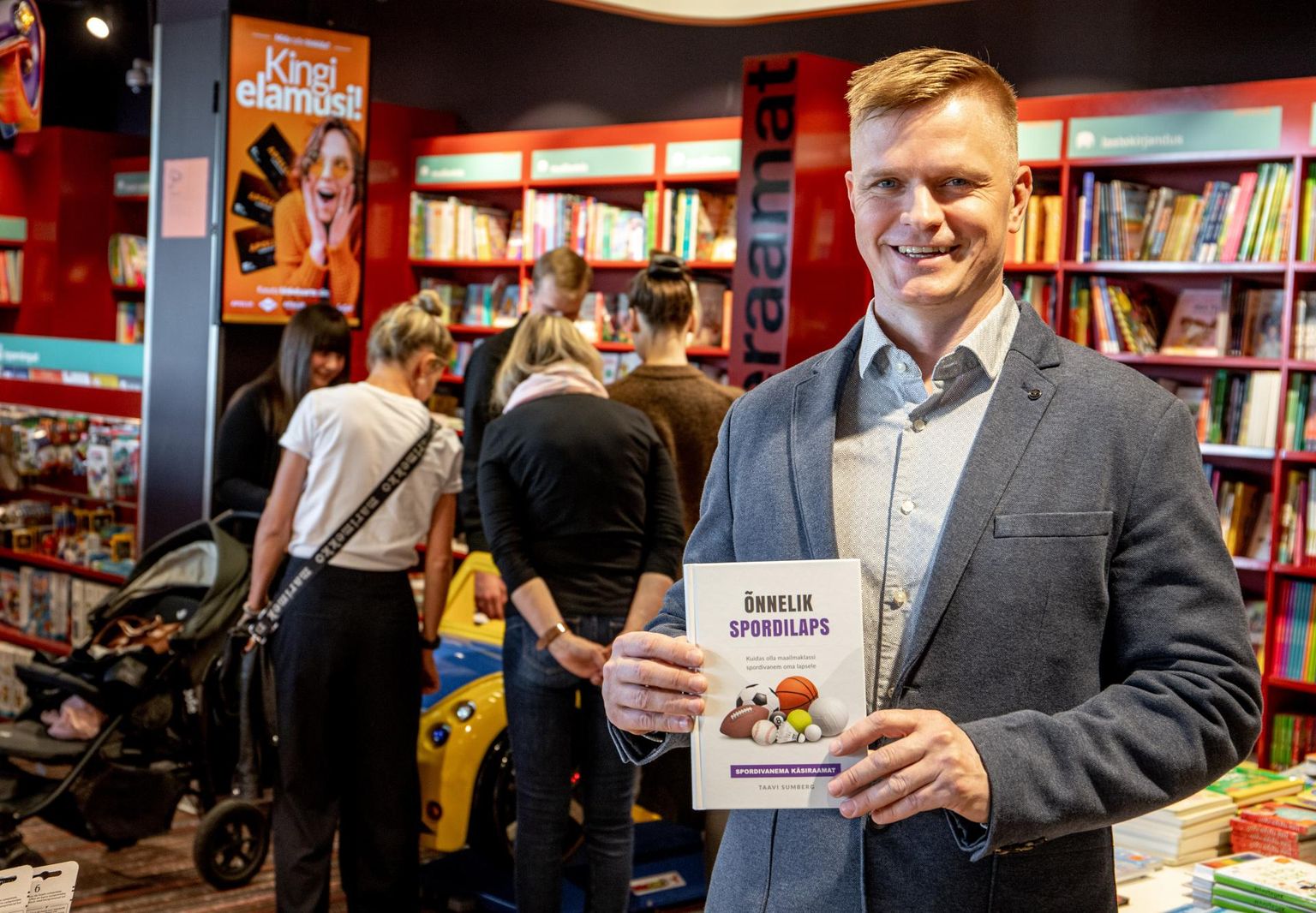 Taavi Sumberg esitles Pärnus oma raamatut “Õnnelik spordilaps. Kuidas olla maailmaklassi spordivanem oma lapsele”.