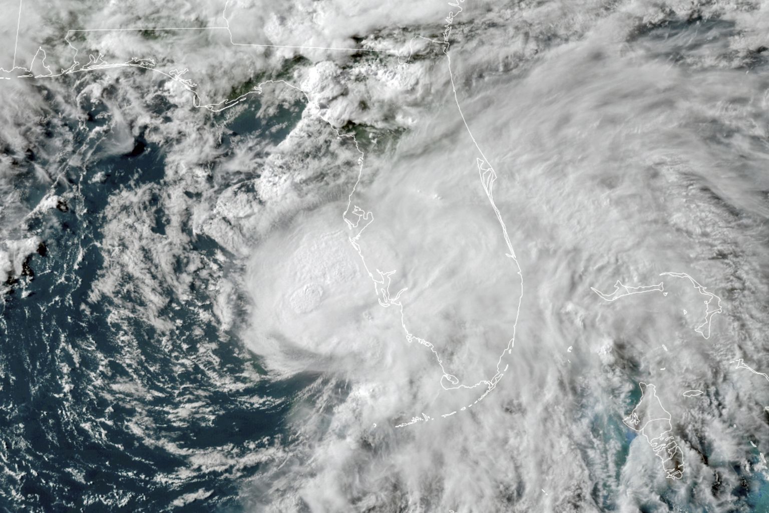 USA ookeani ja atmosfääri administratsiooni (NOAA) avaldatud  GOES-16 GeoColor sateliidi foto orkaan Elsas, mis on liikunud Kariibi merelt USA Florida suunas