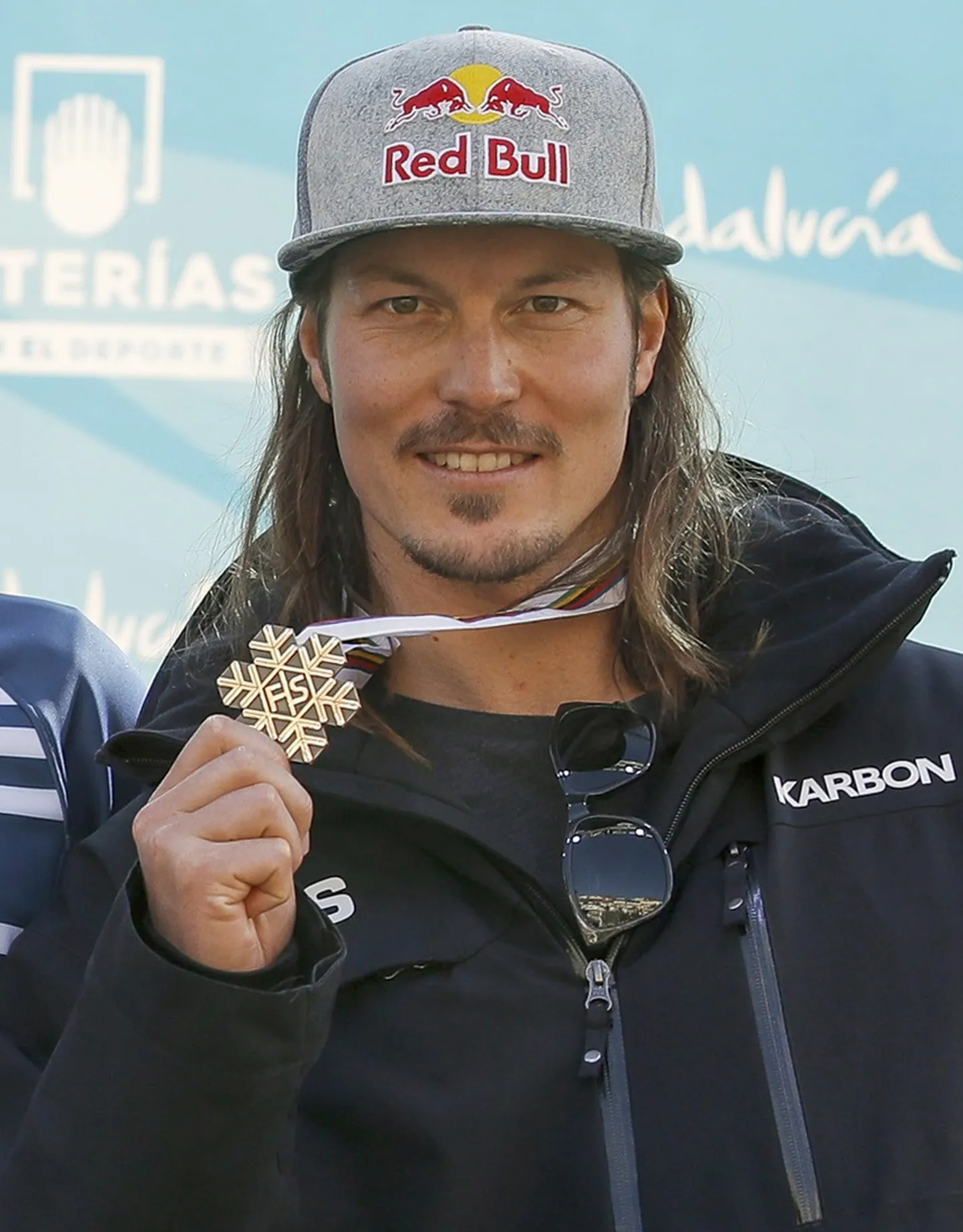 Alex Pullinil jäi seljataha korralik sportlaskajräär. Fotol on ta hoidmas 2017. aasta MMi pronksi.