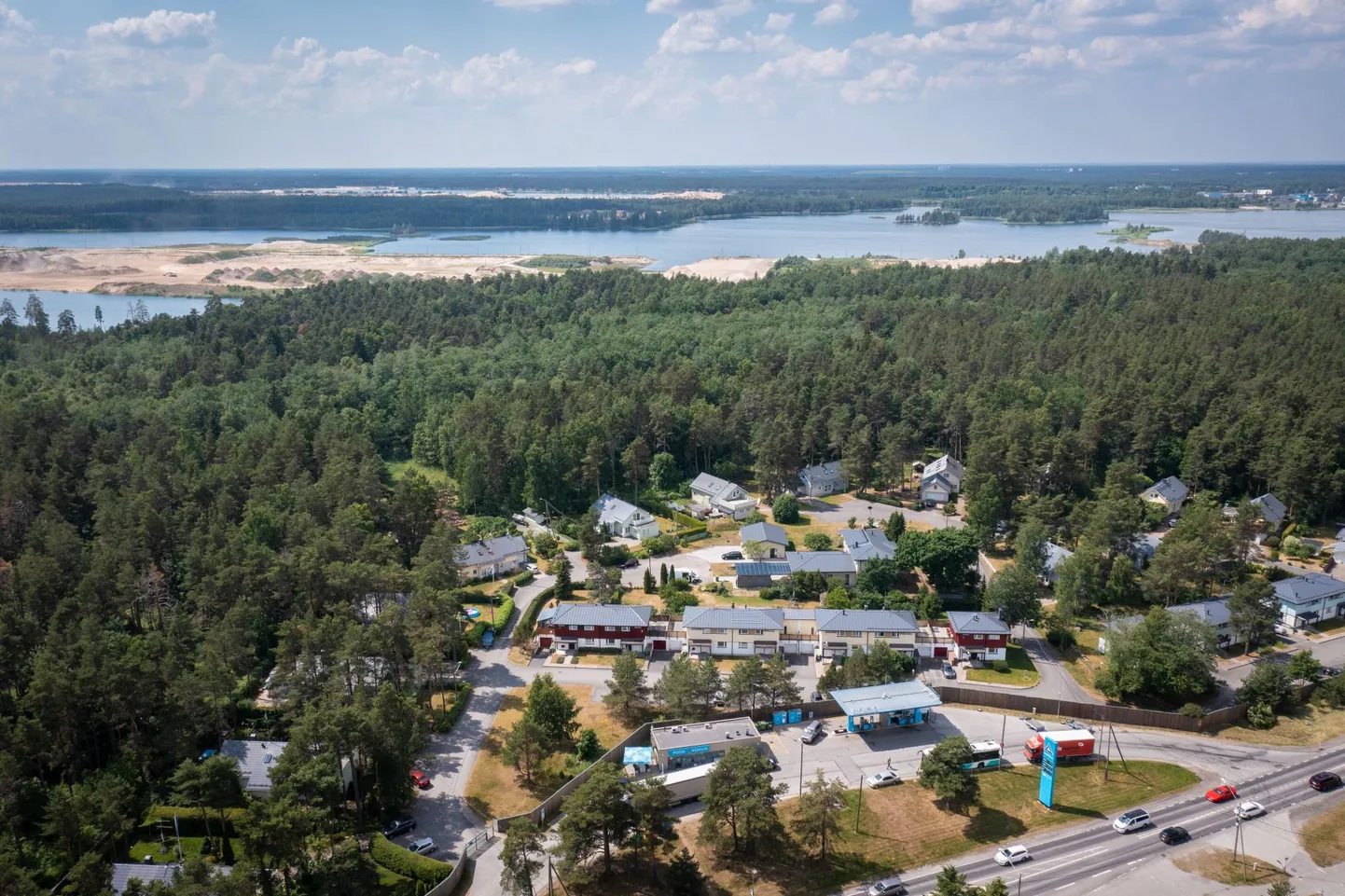 Liivakarjääri tahetakse rajada elamute ja Raku järve vahel olevale kitsale metsaga kaetud alale.