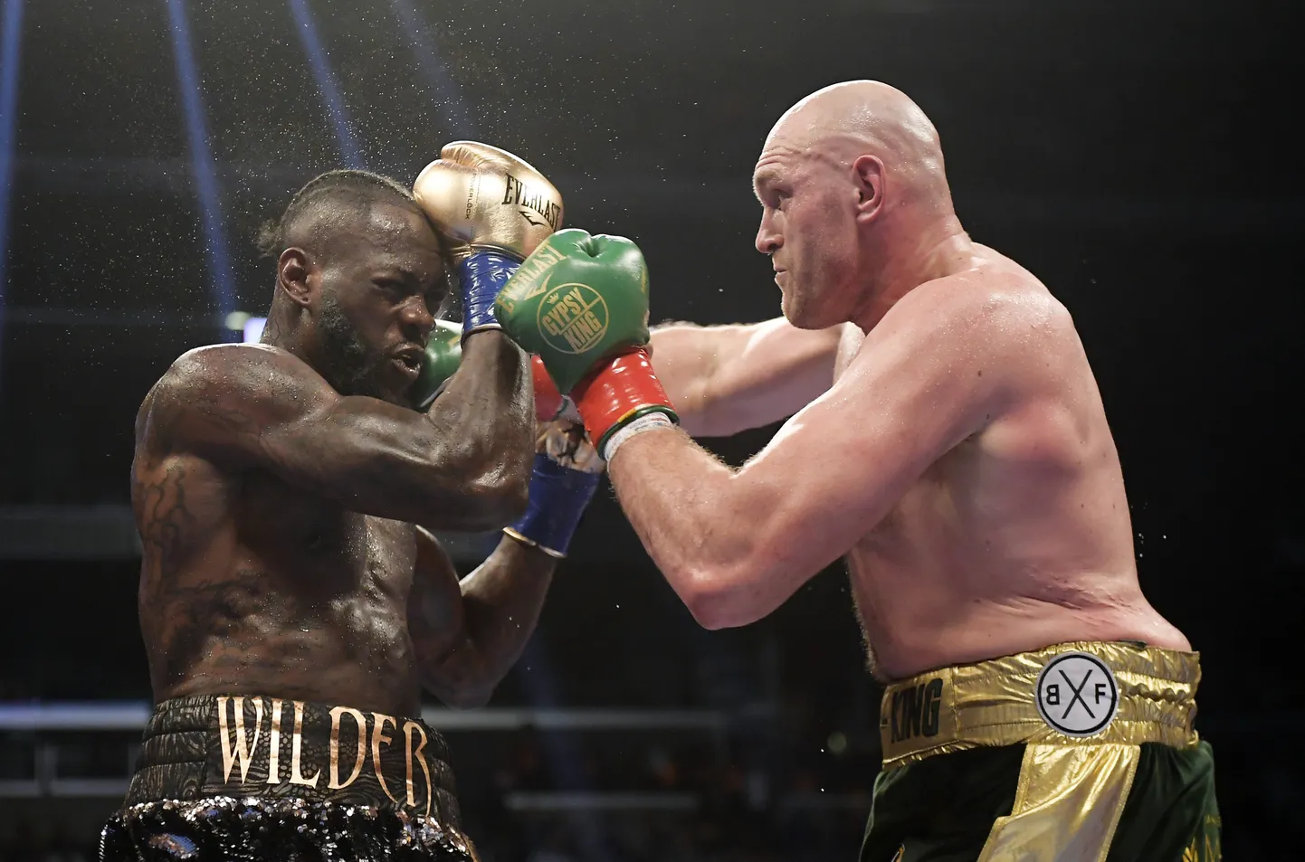 Eelmine kohtumine Tyson Fury (paremal() ja Deontay Wilderi (vasakul) vahel.
