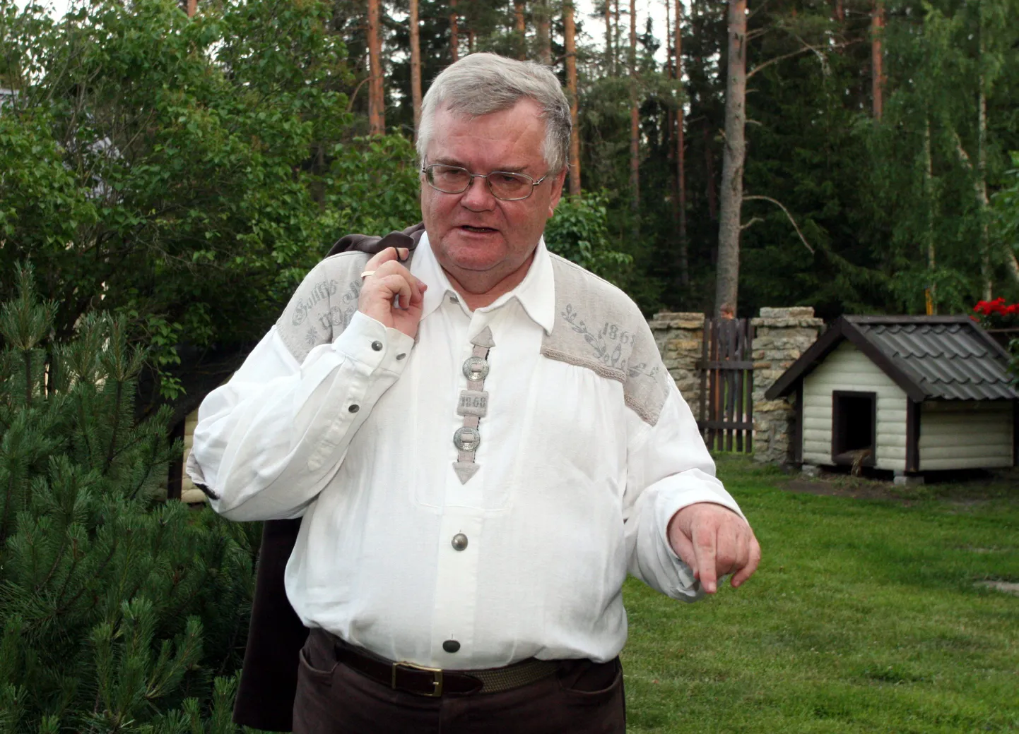 Edgar Savisaar Lääne-Virumaal Vihula vallas asuvas Hundisilma talus.