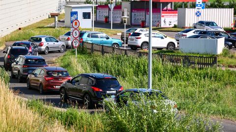 KÜTUSEKRIIS VENEMAAL ⟩ Tanklates lähevad käiku rusikad ja relvad