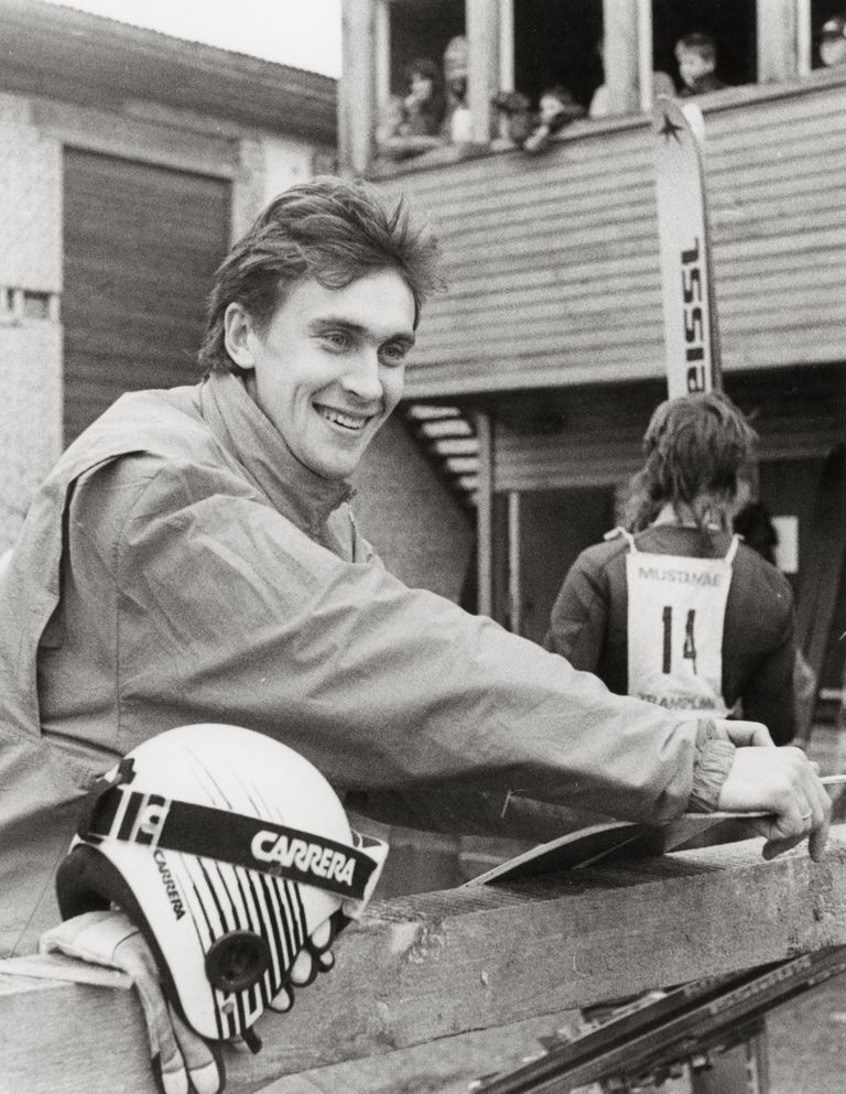 Allar Levandi 1990. aastate alul kodusel Mustamäe trampliinil askeldamas.
