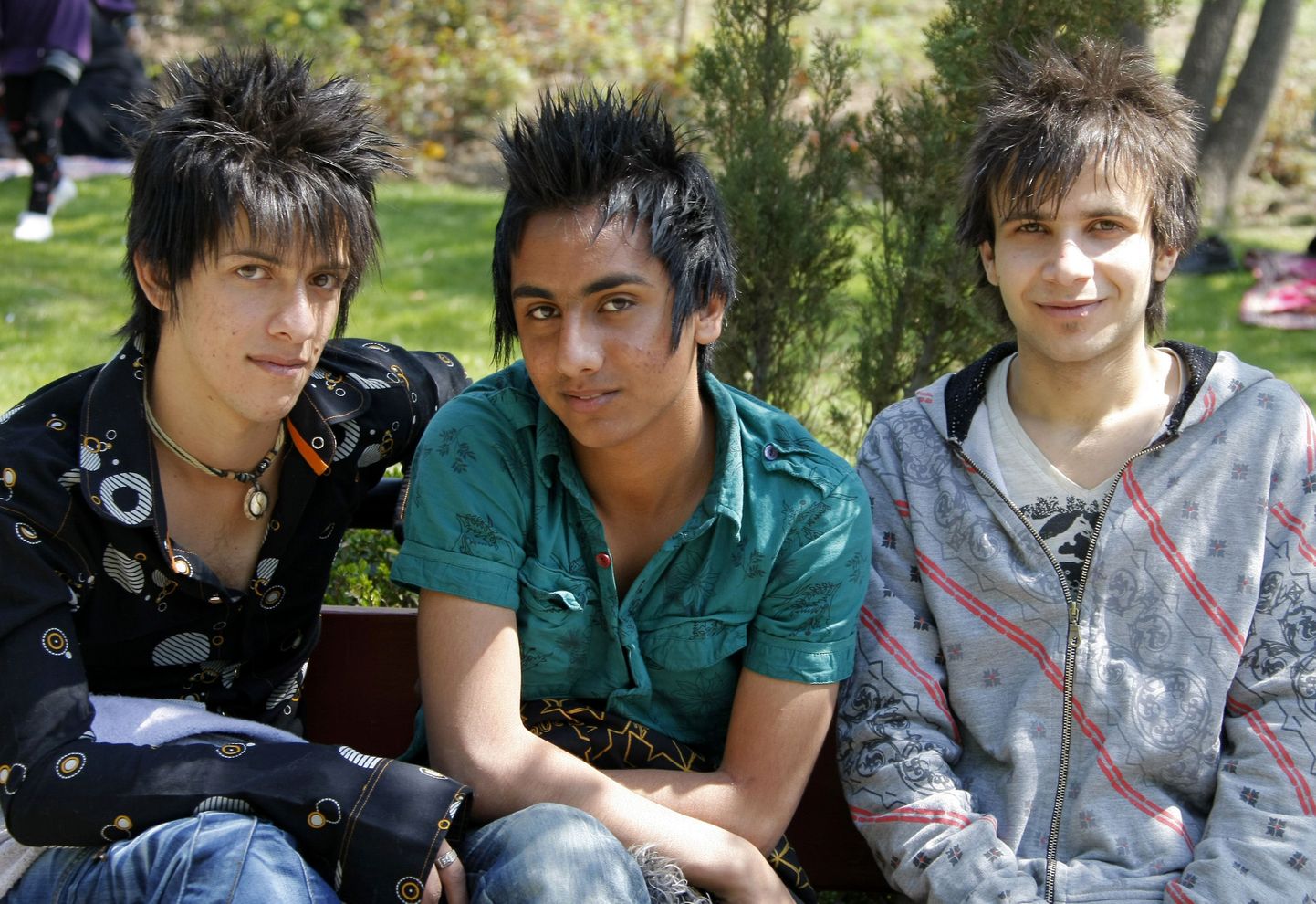 Iraani noorukid 2009. aastal soengutega, mis nüüdseks on riigis keelustatud.