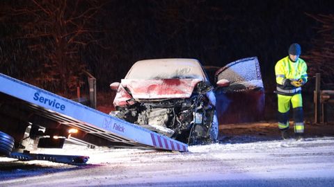 Фото: автомобиль попал в аварию на Таллиннской кольцевой дороге