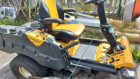 HINNAD KERKISID KIIRESTI KÕRGUSTESSE ⟩ Paide linn pani müüki murutraktorid