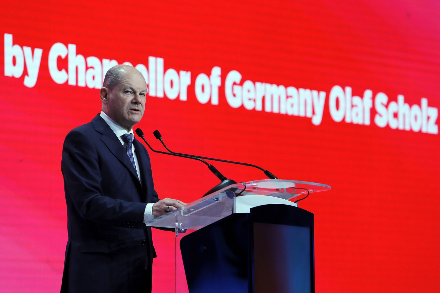 Saksa kantsler Olaf Scholz kõnelemas Euroopa Sotsialistliku Partei koosolekul Rumeenias 6. aprillil 2024.