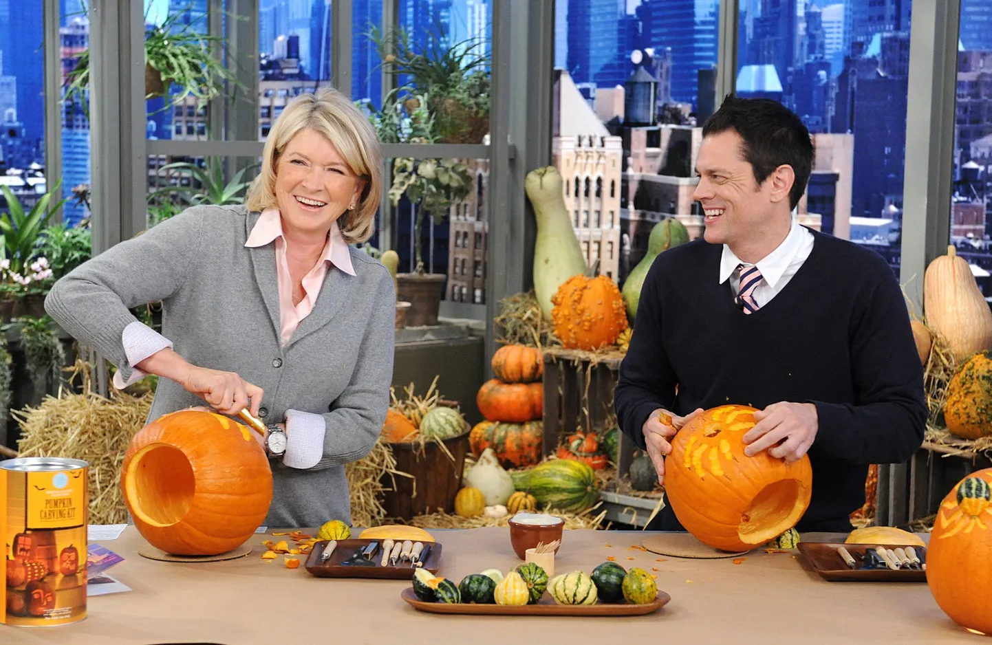 Martha Stewart oma iskiklikus kokasaates koos Johnny Knoxvillega.